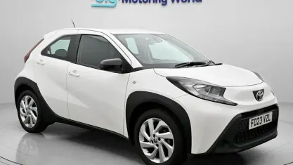 Used Toyota Aygo X PURE 72 HP (52 kW) 2023 White SUV