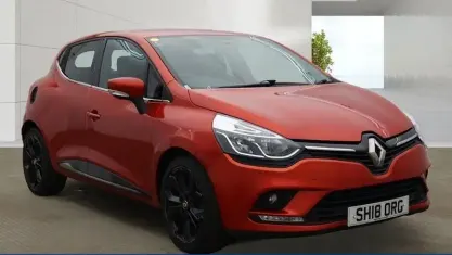 Used Renault Clio Iconic 90 HP (66 kW) 2018 Red Hatchback