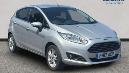 Used Ford Fiesta Zetec 82 HP (60 kW) 2017 Silver Hatchback