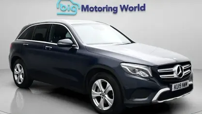Used Mercedes GLC220 Premium Plus 170 HP (125 kW) 2019 Blue Estate