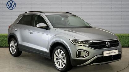 Usado VW T-Roc Match 150 HP (110 kW) 2025 Prateado SUV