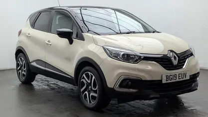 Used Renault Captur Iconic 90 HP (66 kW) 2019 Cream/black SUV