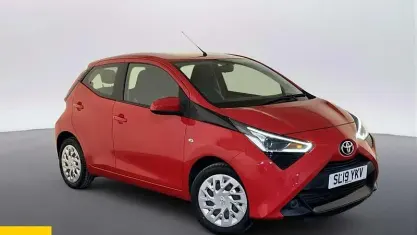 Used Toyota Aygo X-play 72 HP (52 kW) 2019 Red Hatchback