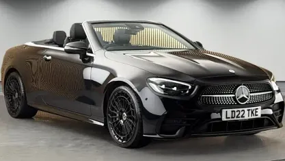 Usado Mercedes E300 AMG line 258 CV (189 kW) 2022 Negro Descapotable