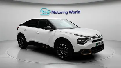 Begagnad Citroën e-C4 100 kW (136 HK) 2023 Halvkombi