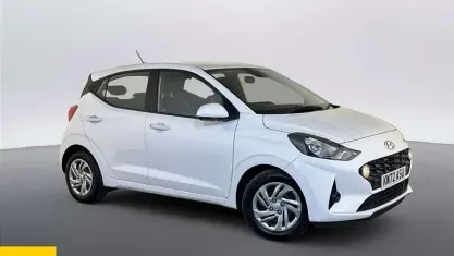 Used Hyundai i10 SE 67 HP (49 kW) 2023 White Hatchback
