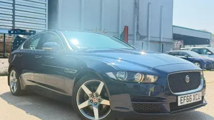 Used Jaguar XE Prestige 180 HP (132 kW) 2016 Blue Sedan