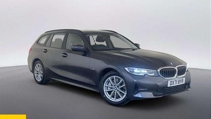 Usado BMW 330e Comfort Edition 292 HP (214 kW) 2021 Cinzento Carrinha