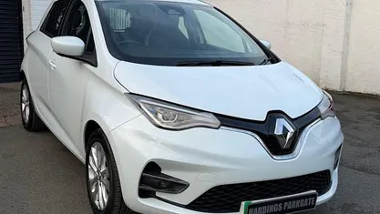 Used Renault Zoe Iconic 100 kW (136 HP) 2021 White Hatchback