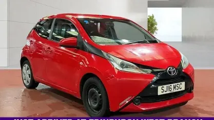 Used Toyota Aygo X-play 69 HP (50 kW) 2016 Red Hatchback