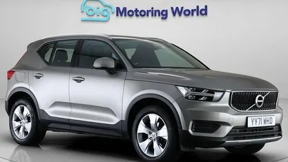 Begagnad Volvo XC40 Momentum 163 HK (119 kW) 2021 Grå SUV