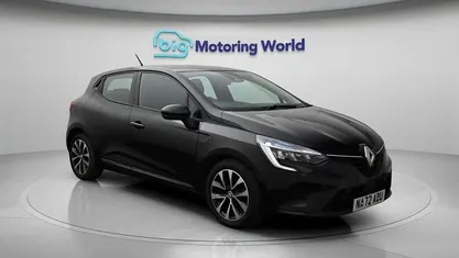 Used Renault Clio V Iconic 90 HP (66 kW) 2022 Black Hatchback