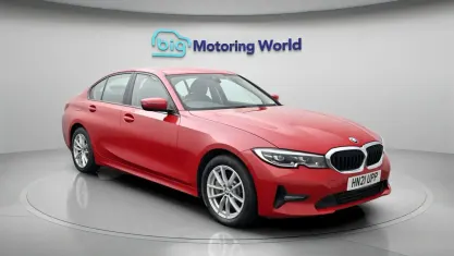 Begagnad BMW 330e 292 HK (214 kW) 2021 Röd Sedan