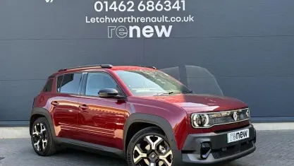 Used Renault 4 E-Tech Komfort 110 kW (150 HP) 2025 Red SUV