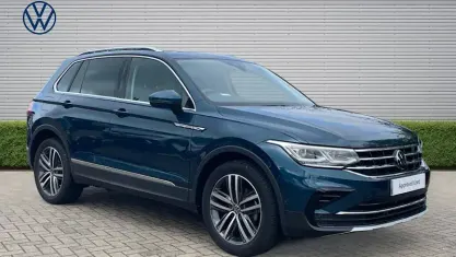 Usado VW Tiguan Elegance 150 HP (110 kW) 2023 Azul SUV