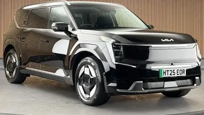 New Kia EV9 Air 149 kW (203 HP) 2025 White SUV