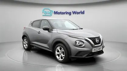 Usado Nissan Juke N-Connecta 114 CV (83 kW) 2022 Gris SUV