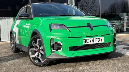 Used Renault 5 E-Tech Komfort 110 kW (150 HP) 2025 Hatchback