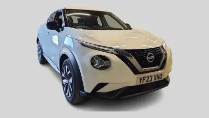 Używany Nissan Juke Acenta 114 KM (83 kW) 2023 Biały SUV