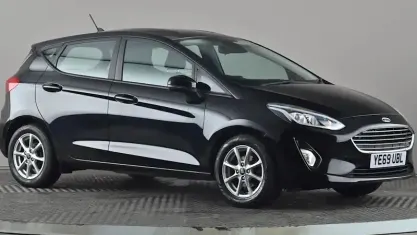 Käytetty Ford Fiesta Zetec 101 HP (74 kW) 2019 Musta Viistoperä