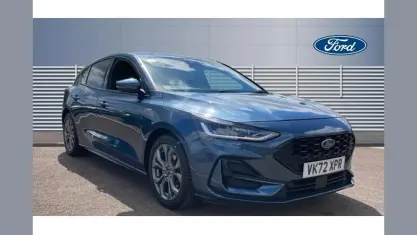 Second-hand Ford Focus ST-Line 125 CP (91 kW) 2022 Albastru Hatchback