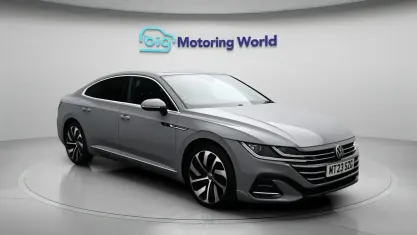 Usado VW Arteon R-line 190 HP (139 kW) 2023 Cinzento Citadino