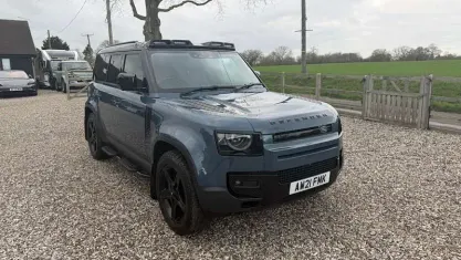 Usado Land Rover Defender SE 249 HP (183 kW) 2023 SUV
