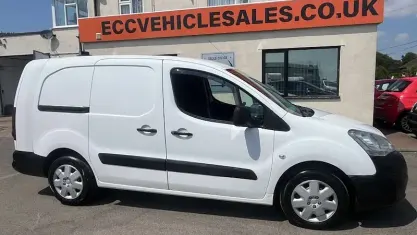 Used Citroën Berlingo 100 HP (73 kW) 2017 White MPV