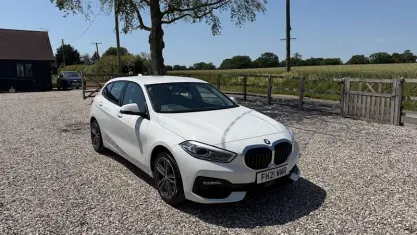 Used BMW 118 Sport Line 136 HP (100 kW) 2021 White Hatchback