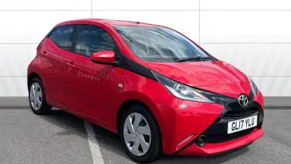 Used Toyota Aygo X-play 69 HP (50 kW) 2017 Red Hatchback