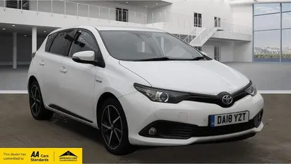 Used Toyota Auris Hybrid Design 136 HP (100 kW) 2016 Hatchback