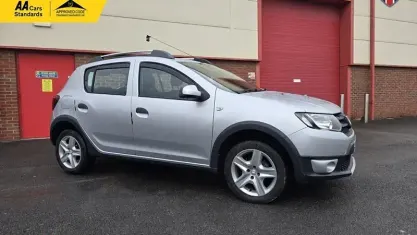Used Dacia Sandero Lauréate 90 HP (66 kW) 2014 Silver Hatchback