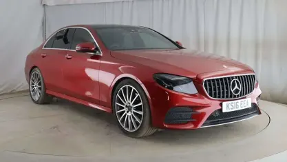 Usado Mercedes E220 AMG Line Premium Plus 194 HP (142 kW) 2019 Sedan