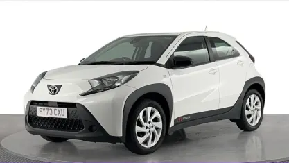 Used Toyota Aygo X PURE 72 HP (52 kW) 2023 White SUV