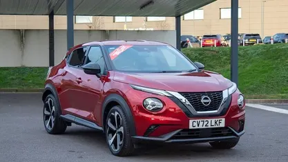 Fuji sunset red Used 2022 Nissan Juke Tekna SUV | £15,499 (Fair price)