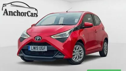 Used Toyota Aygo X-play 72 HP (52 kW) 2019 Red Hatchback