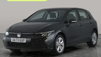 Begagnad VW Golf VIII Life 131 HK (96 kW) 2023 Grå Halvkombi