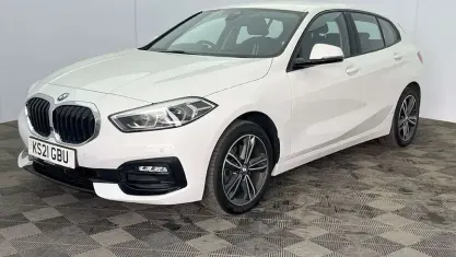 Begagnad BMW 118 Sport Line 136 HK (100 kW) 2021 Halvkombi