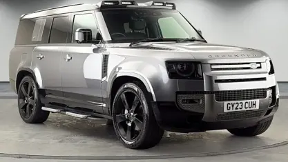 Used Land Rover Defender HSE Dynamic 300 HP (220 kW) 2023 Eiger grey SUV