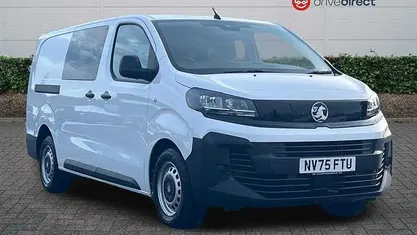White New 2025 Vauxhall Vivaro MPV | £24,141 (Fair price)