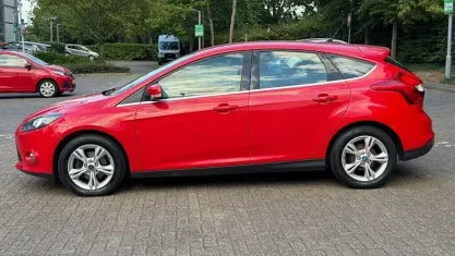 Used Ford Focus Zetec 125 HP (91 kW) 2013 Red Hatchback