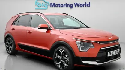 Usado Kia Niro 141 HP (103 kW) 2023 Laranja SUV