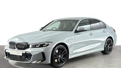 Begagnad BMW 330e M Sport 292 HK (214 kW) 2023 Grå Sedan