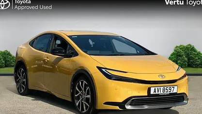 Used Toyota Prius 223 HP (164 kW) 2025 Yellow Hatchback