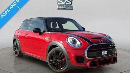 Begagnad Mini John Cooper Works Hatch 231 HK (169 kW) 2017 Röd Halvkombi