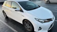 White Used 2014 Toyota Auris Hybrid Plus Hatchback | £9,488 (Fair price)