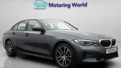 Begagnad BMW 330e Sport Line 292 HK (214 kW) 2021 Grå Sedan