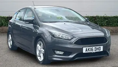 Used Ford Focus Zetec 125 HP (91 kW) 2016 Grey Hatchback
