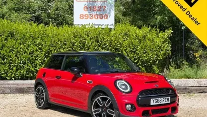 Używany Mini Cooper S Hatch 192 KM (141 kW) 2019 Czerwony Hatchback