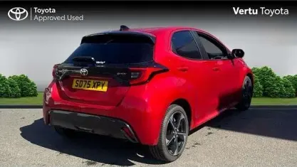 Used Toyota Yaris Hybrid 131 HP (96 kW) 2025 Red Hatchback